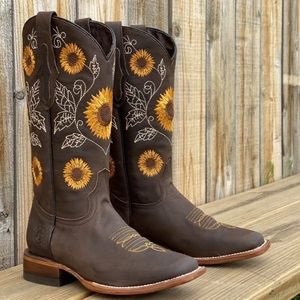 Brand New Sunflower Cowgirl Boots Size 38/8🌻